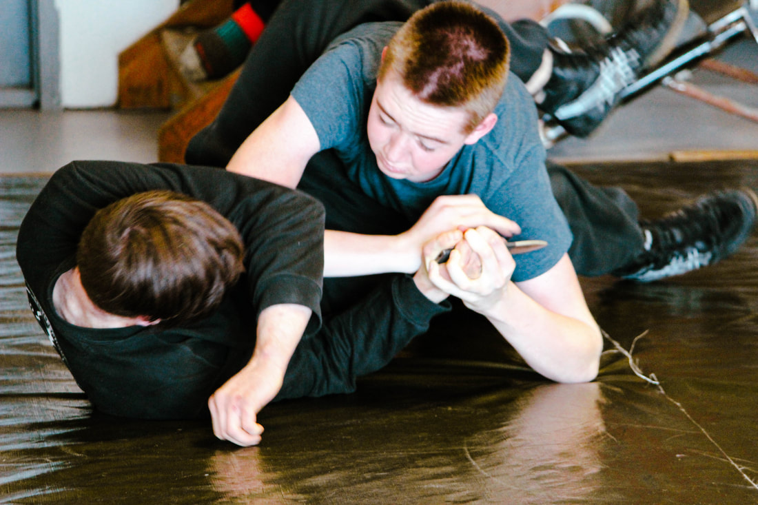 knife fighting, ground fighting Defendo with  Bill Wolfe